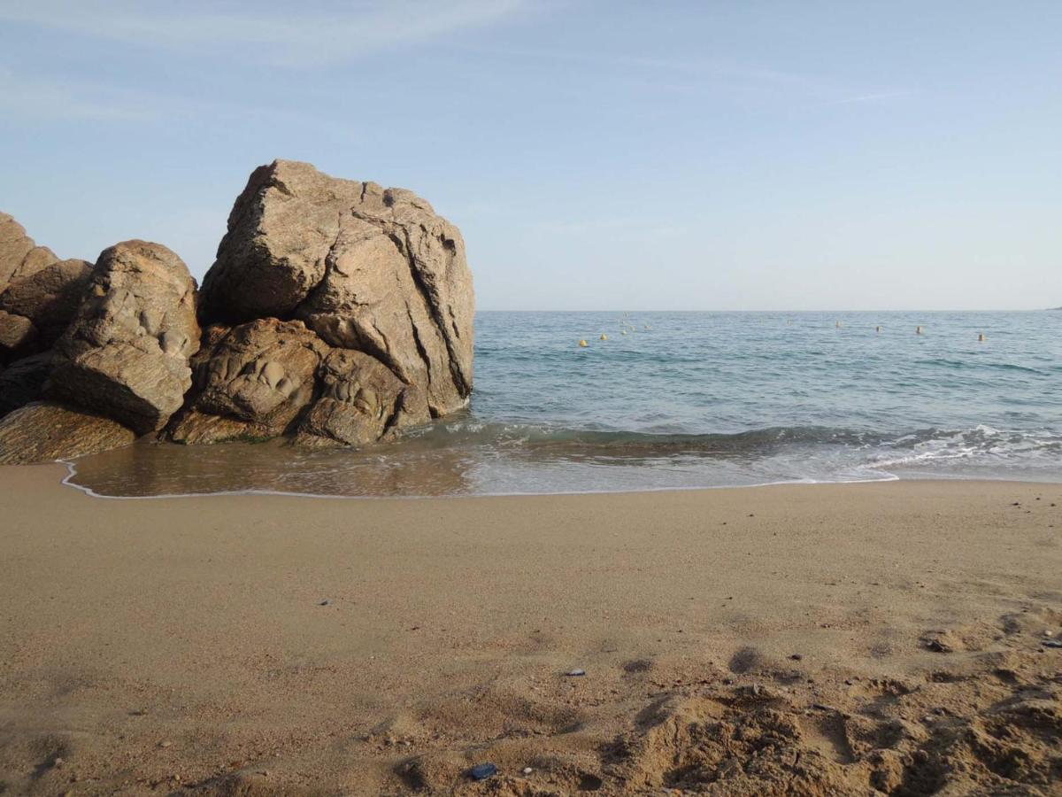 Luxury Family 2Br - Prime Location, Walk To Beach & Shopping, Sunny Balcony - Totolulu Cannes Hoche Exterior photo