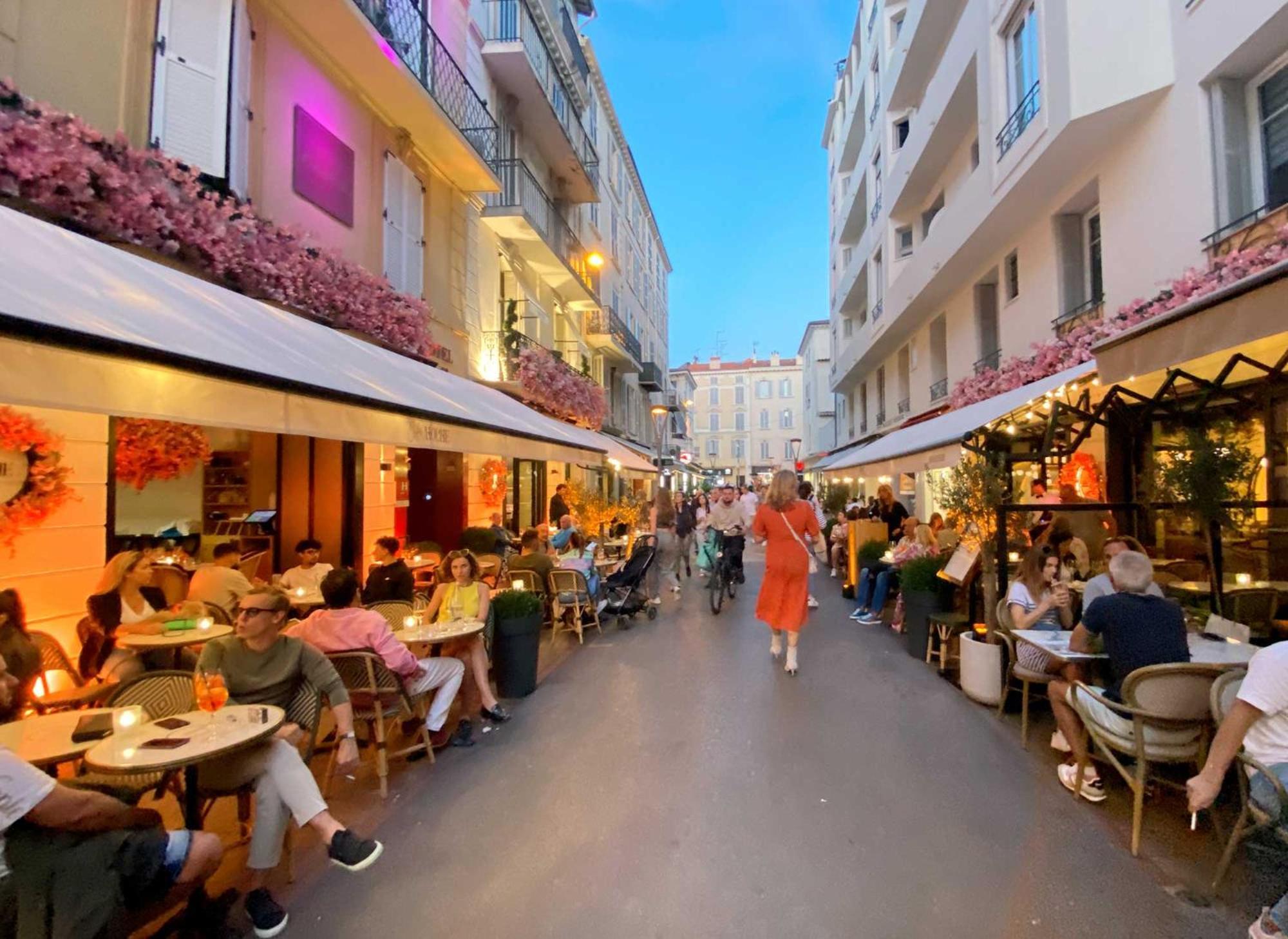 Luxury Family 2Br - Prime Location, Walk To Beach & Shopping, Sunny Balcony - Totolulu Cannes Hoche Exterior photo