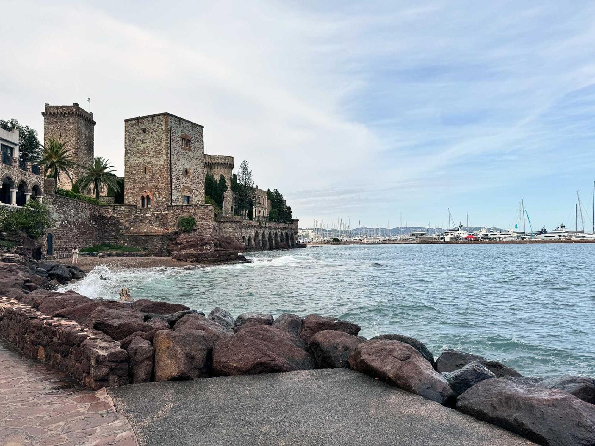 Luxury Family 2Br - Prime Location, Walk To Beach & Shopping, Sunny Balcony - Totolulu Cannes Hoche Exterior photo